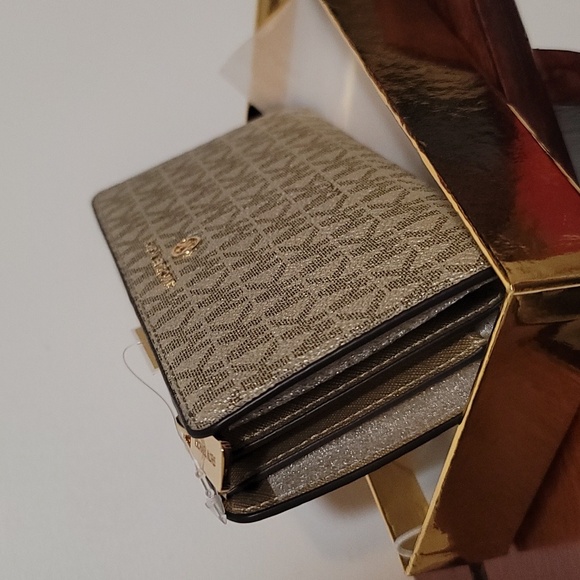 Michael Kors gold wallet - Picture 3 of 3